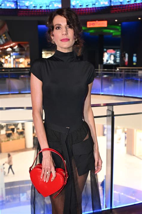 Galerie Naked Attraction Tadeáš Kuběnka s neznámým fešákem pozadí Moniky Timkové či vnady