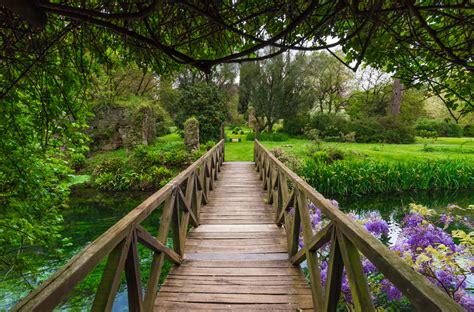 Il Giardino Di Ninfa Il Capolavoro Di Botanica Di Cisterna Di Latina Info Turismo
