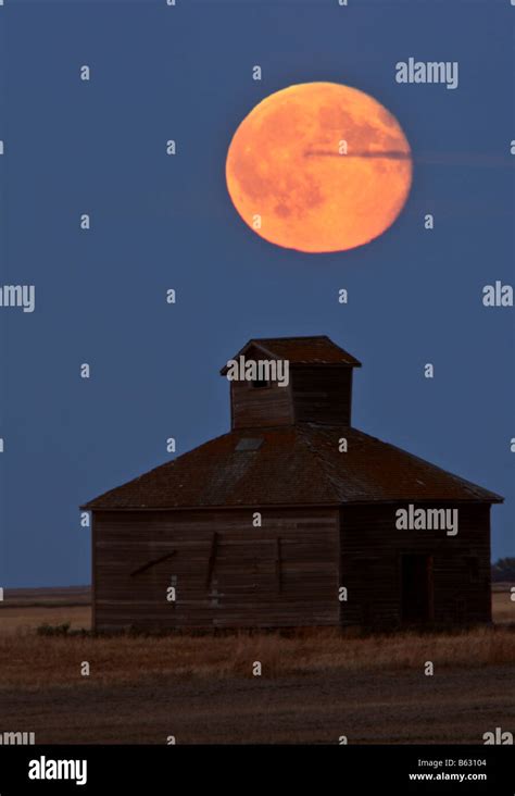 Full Moon Over Old Saskatchewan Barn Stock Photo Alamy