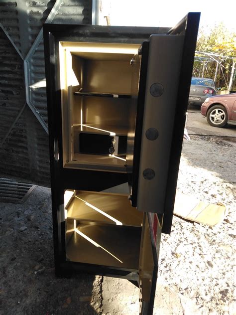 Продавам огнеупорен сейф каса гр. Карлово • OLX.bg