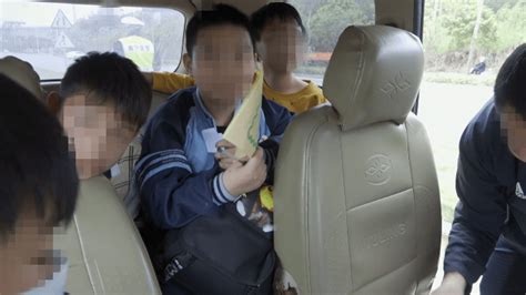 “黑校车”严重超员搭载幼儿，依法追刑！ 面包车