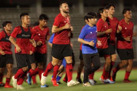 Timnas Indonesia Senior Dan U 19 Mulai Latihan Perdana Imsport