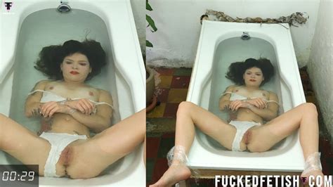 HD Underwater Bathtub Bondage Plastic Oral Sex Apnea FuckedFetish Clips Sale
