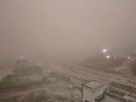 24 Flights Diverted Many Delayed As Rain Dust Storm Hits Delhi Ncr News18