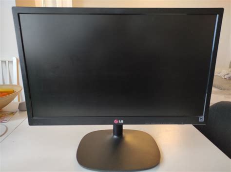 LG LED monitor 22M35A - B