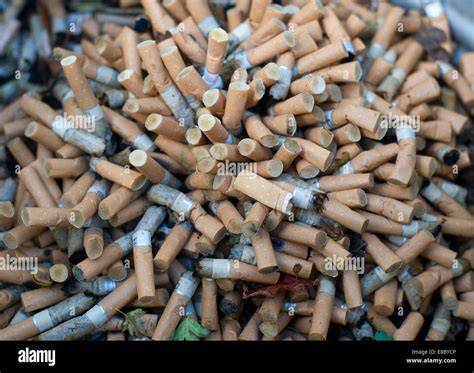 Mégots De Cigarettes Banque De Photographies Et D’images à Haute Résolution Alamy