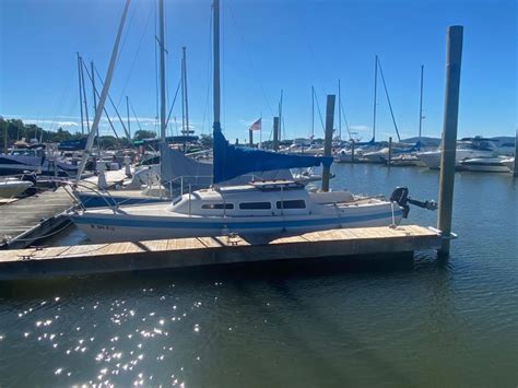1974 Catalina 23′ Sailboat Located In Hudson Ny No Trailer For Sale