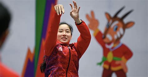 Cặp chị em song sinh Việt kiều xinh như hot girl ở đội bóng rổ nữ Báo Dân trí