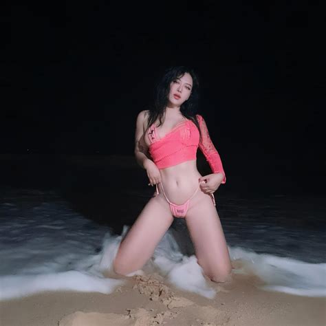92 ảnh Rapper Suzie Nguyễn mặc bikini sexy sau tin đồn lộ clip