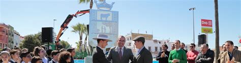 Un Gran Escudo Monumental De Los Palacios Y Villafranca Ornamenta La