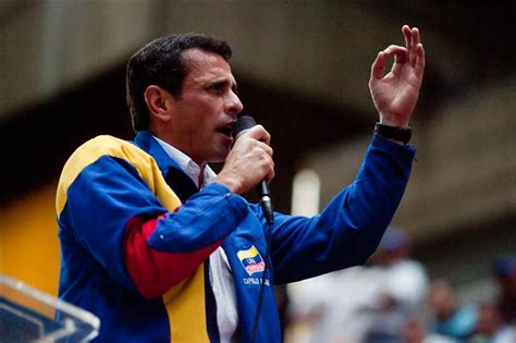 Chávez promete una lección histórica en octubre y Capriles critica el