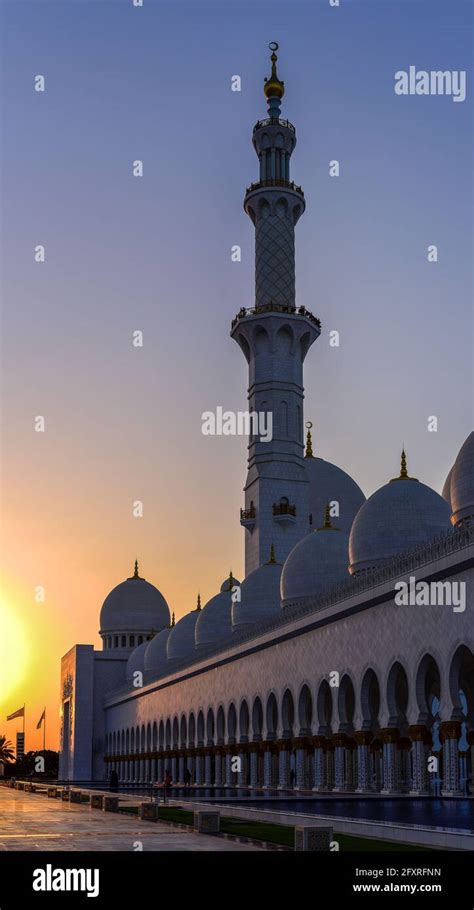 Abu Dhabi Sheikh Zayed Grand Mosque Minaret Stock Photo Alamy