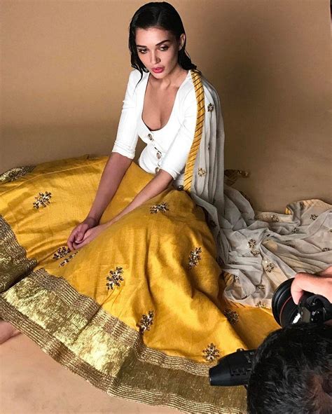 EXTREMELY HOT British Girl Exposing In BIKINI Showing Cl