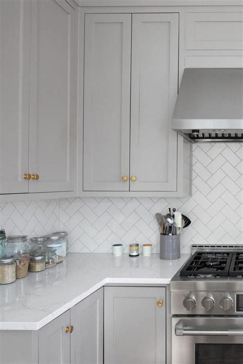 Beautiful White Herringbone Backsplash Tile Ideas Np