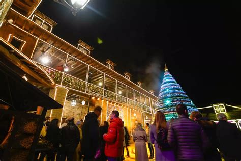 El Palacio De Canedo Enciende Su Reconocida Iluminaci N Navide A Para