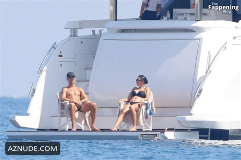 Georgina Rodriguez Sexy Seen With Cristiano Ronaldo Showing Off Her Sizzling Bikini Body On A