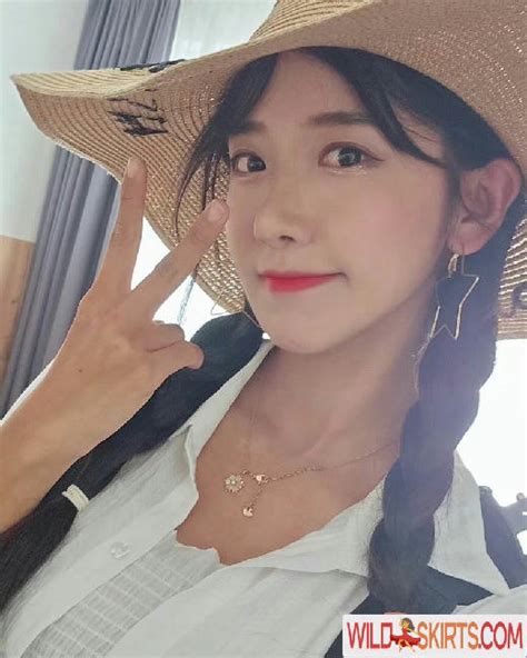 Jinnytty Nude Leaked Photo