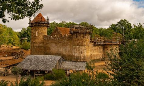 Guedelon Castle Guédelon, The Lost Castle That's Taking 25 Years To ...