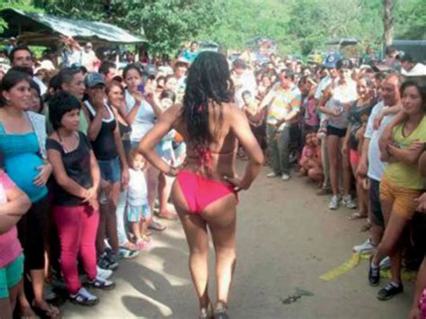 Reinado Trans De Chaparral El Evento De Resistencia Gay Que Atraves La Guerra En Colombia