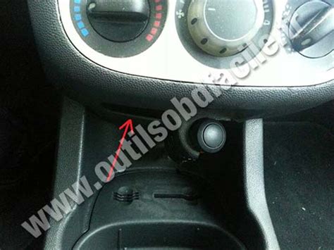 OBD2 port Opel Corsa D (2006 - 2014) - Find your plug