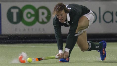 Hockeyers Rotterdam Grijpen Strohalm Tegen Tilburg