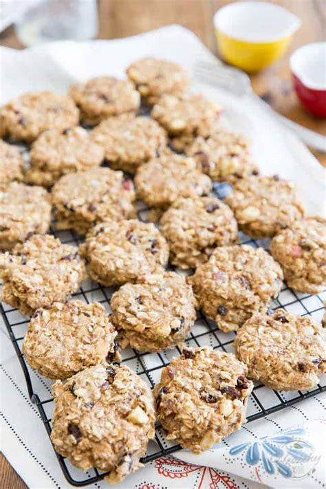 Crazy Healthy Oatmeal Cookies - No Sugar Added • The Healthy Foodie