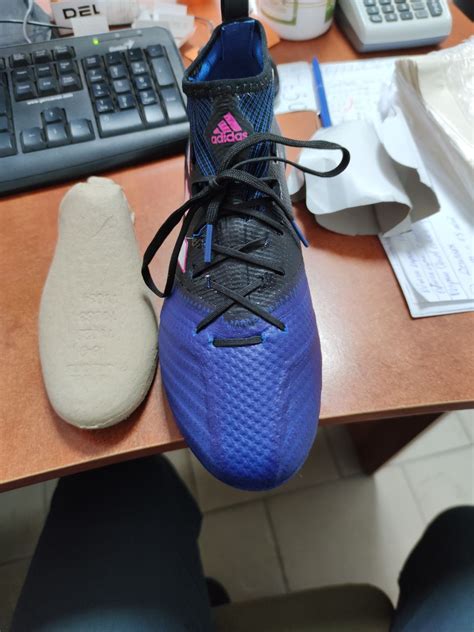 Продам срочно бутсы Адидас 42,5 размер,Оригинал 100%