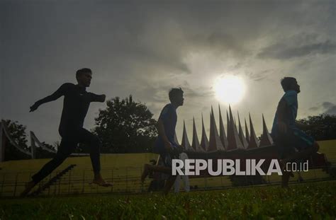 Latihan Atlet Paralimpik Sumbar Jelang Peparnas Xvi Papua Republika