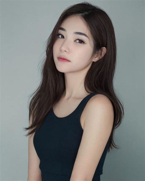 artis indonesia ikut tren snow ai profile