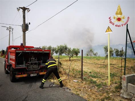 Sicilia Ancora Allarme Incendi A Messina E Palermo Diversi Paesi