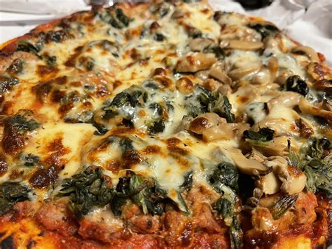 Foodie Review: Phil's Pizza - Plus Size in Chicago