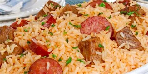 Arroz carne e calabresa que é uma delícia