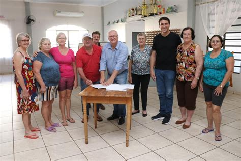 Administração de Pato Bragado e Clube de Idosos Felicidade firmam termo