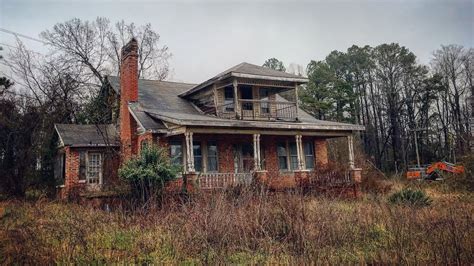 Packed 120 Year Old Abandoned Southern Farm House And Tons Of Antiques