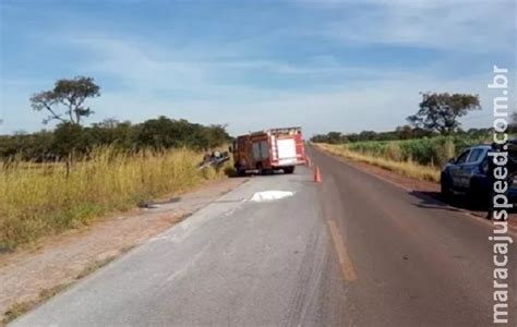 Motorista morre ao perder controle da direção e capotar caminhonete em