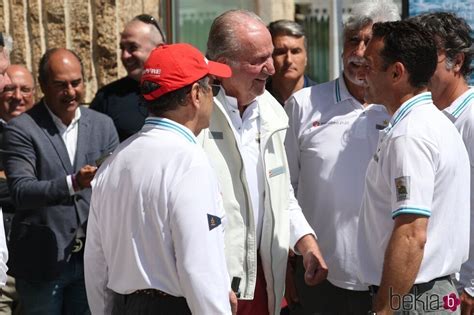 El Rey Juan Carlos Riéndose En El Náutico De Sanxenxo En Su Regreso A