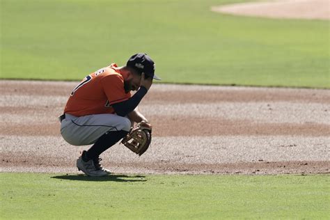 Altuves 2 Early Throwing Errors Doom Astros In Alcs Game 2 Ap News