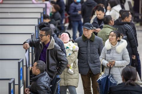 2024年宁海县“春风行动”招聘会火热进行