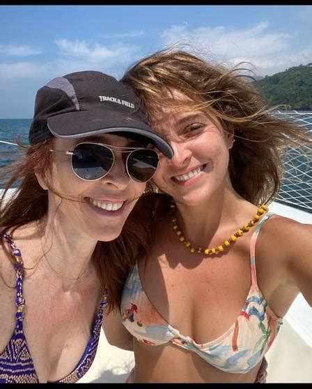 10 Hot Sexy Deborah Evelyn Bikini Pics