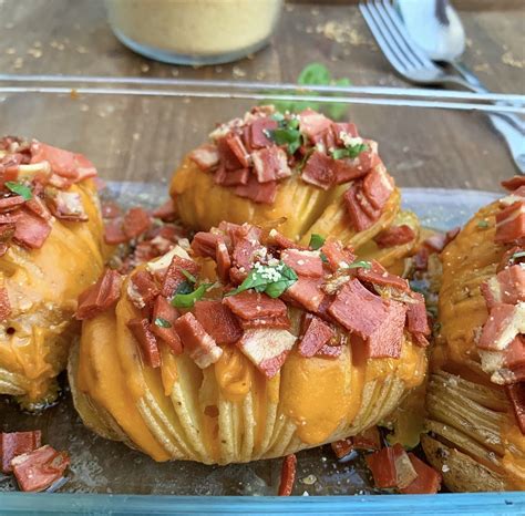 Patatas Hasselback Con Bacon Y Queso Peace Love Vegan