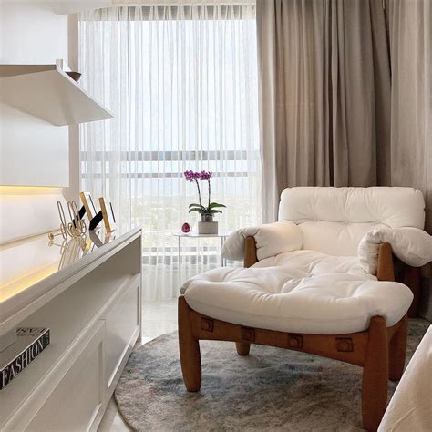 Poltronas Para Leitura Quarto - Quarto todo branco sofisticado e contemporâneo com cantinho de leitura ...