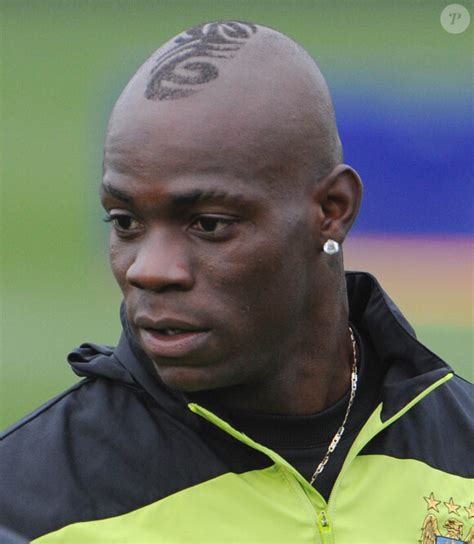 Photo Mario Balotelli à Manchester Le 18 Novembre 2011 Purepeople