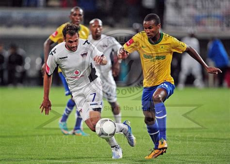 Themba Zwane biography: age, measurements, wife, current team, stats ...