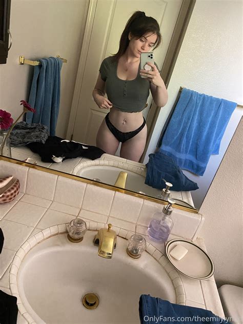Emilyrose Porn Pic