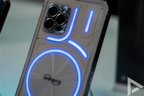 Unihertz Luna is kopie van Nothing met kleurrijke verlichting