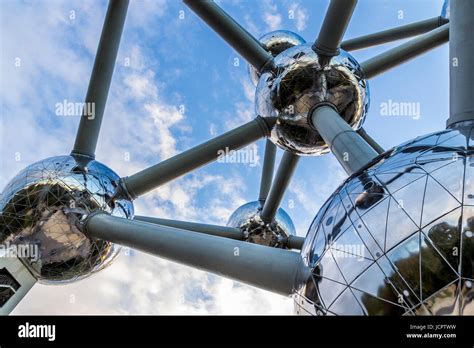 Das Atomium Struktur Closeup in Brüssel Belgien Stockfotografie Alamy