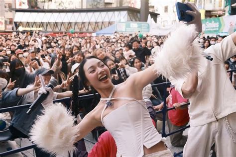 Erik V Hot Girl Vietnam Idol L N U K T H P Tr N S N Kh U Saostar Vn