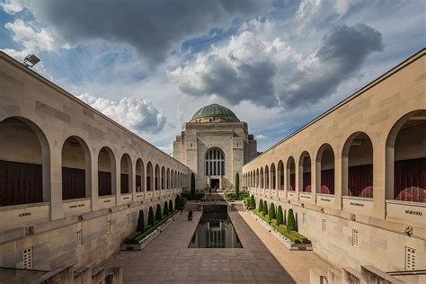 Top 5 Canberra Attractions | Ivan Teh - RunningMan