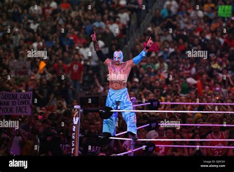 Rey Mysterio Wwe Hi Res Stock Photography And Images Alamy