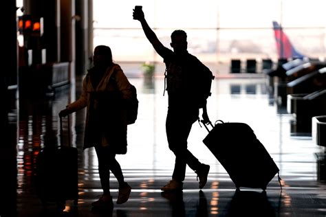 FAA says it has sent 250 cases of unruly passengers to FBI | The